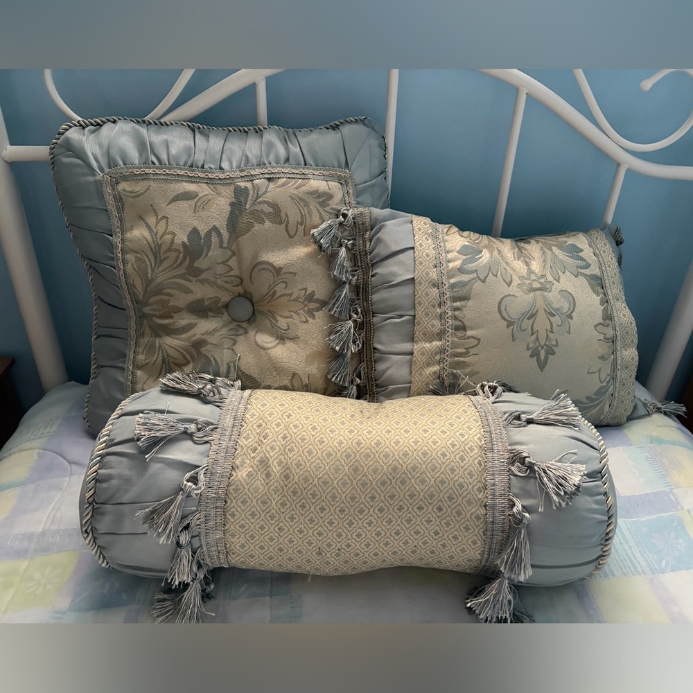Elegant Blue and Cream Decorative Pillow Set